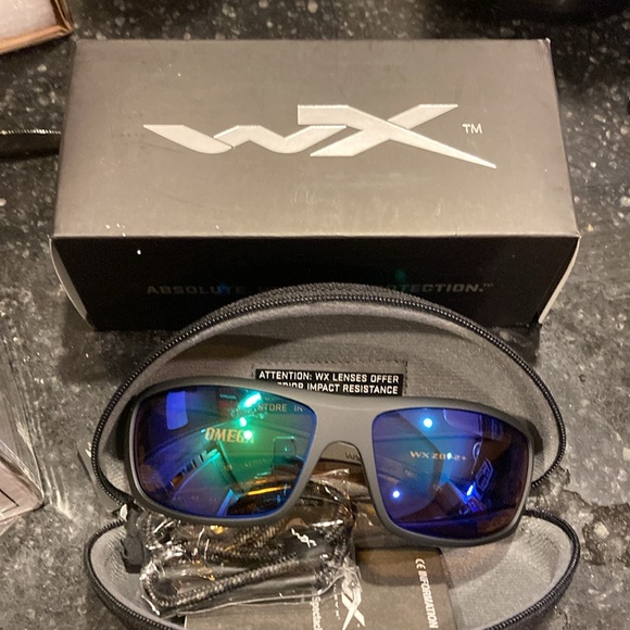 WILEY X OMEGA WRAP SUNGLASSES WITH GREEN MIRROR NEW IN BOX - Picture 5 of 9